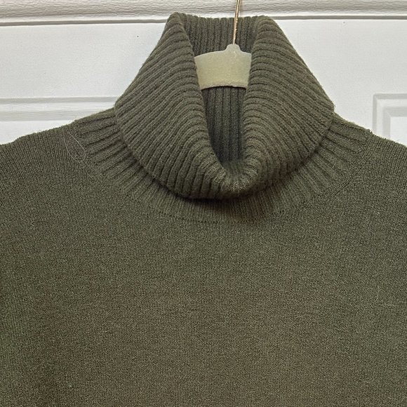 J CREW Women's Dk Green Turtleneck Polyamide/Merino/Alpaca Sweater Size: XS, EUC - Picture 3 of 9